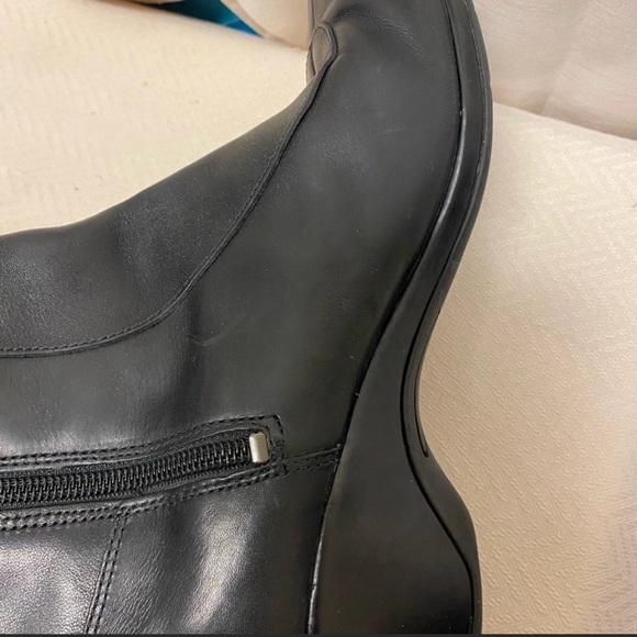 Merrell Black Leather Boots with Rubber Soles - Picture 2 of 6